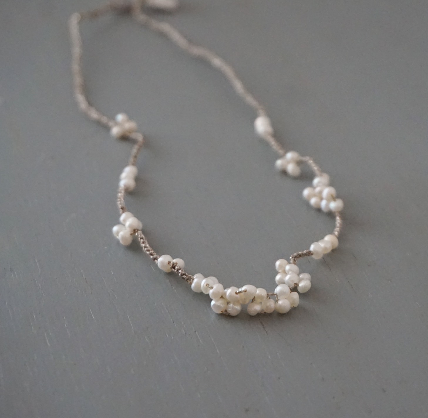 手編みの淡水パールネックレス