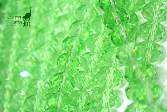 ガラスボタンカットビーズ　10㎜　ライトグリーン　70粒前後　在庫処分 1枚目の画像
