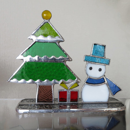 一番の クリスマスツリーと雪だるまとプレゼント☆*°ステンドグラス その他
