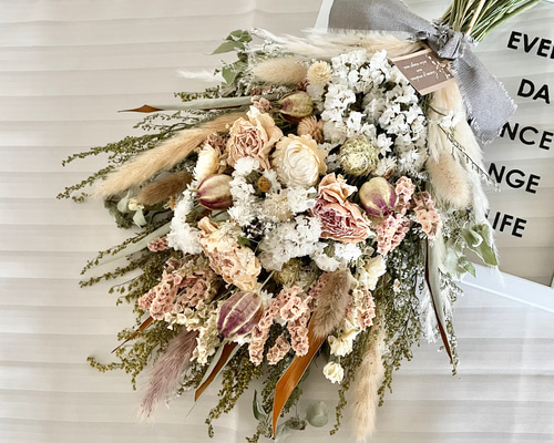 モカ＆ベージュ　優しいベージュ　ドライフラワー横長スワッグ 優しいベージュ ドライフラワー横長スワッグの通販 by のの's shop｜ラクマ