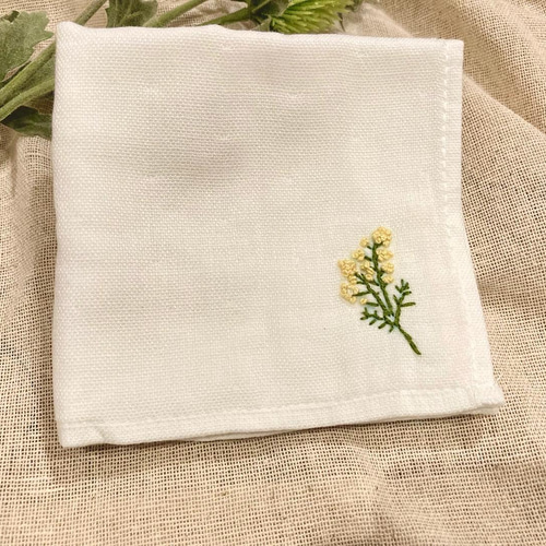 ミモザのワンポイント刺繍ハンカチ ハンカチ・手ぬぐい lemon