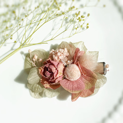 お花のミニヘアクリップ　ピンクグリーン 1枚目の画像