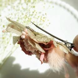 お花のミニヘアクリップ　ピンクグリーン 2枚目の画像