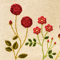 SALE  刺繍 ダークな赤いバラの庭 トート バック ＜生成り＞ 6枚目の画像