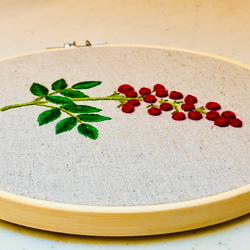 刺繍 南天 刺繍枠 飾り ＜生成り＞　 2枚目の画像