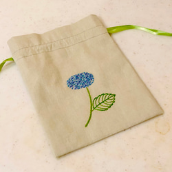 刺繍 アジサイの花 巾着 ポーチ ＜イエローグリーンリボン＞ 2枚目の画像