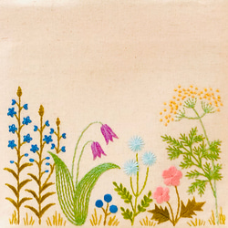 刺繍 野原模様 トート バック ＜生成り＞　トートバッグ 2枚目の画像