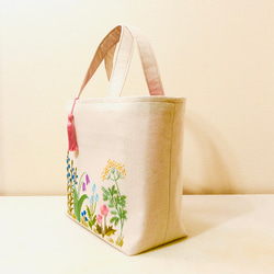 刺繍 野原模様 トート バック ＜生成り＞　トートバッグ 3枚目の画像