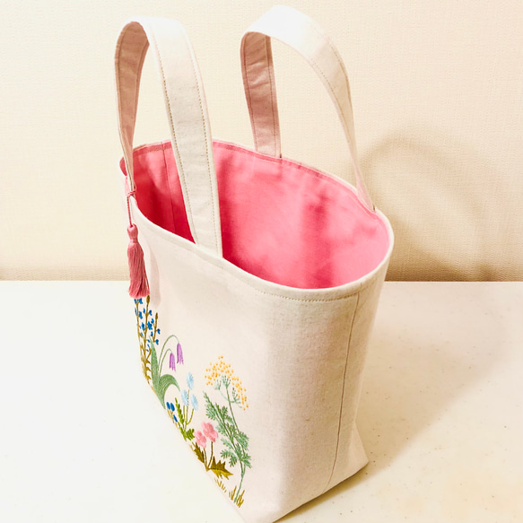 刺繍 野原模様 トート バック ＜生成り＞　トートバッグ 4枚目の画像