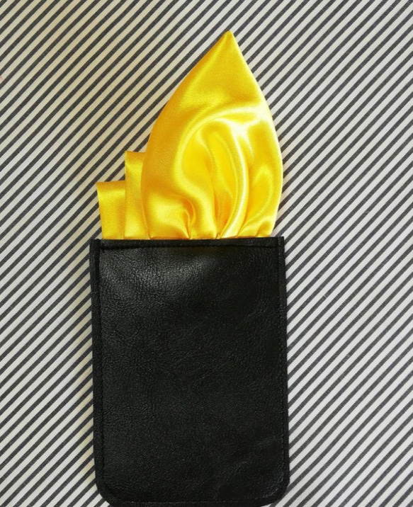 黄色光沢サテン　つぼみスリーピークス　　フェイクレザー 1枚目の画像