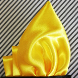 黄色光沢サテン　つぼみスリーピークス　　フェイクレザー 2枚目の画像