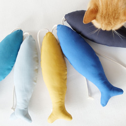 さかな型ねこキッカー5色（またたび入り）　猫おもちゃ　薄手の帆布製　チャリティグッズ 1枚目の画像