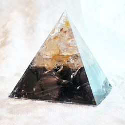 【再販 増量版】マニカラン水晶×モリオン  ピラミッド オルゴナイト  黒水晶 3枚目の画像