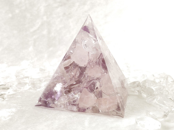 【再販 増量版】アメジスト/ローズクォーツ/水晶  ピラミッドオルゴナイト 3枚目の画像
