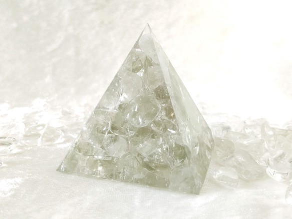 グリーンアメジスト  ピラミッド オルゴナイト  希少石 2枚目の画像