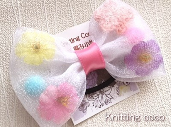 手編のお花を閉じ込めた リボン ☆ ヘアゴム 白 ヘアゴム Knitting 