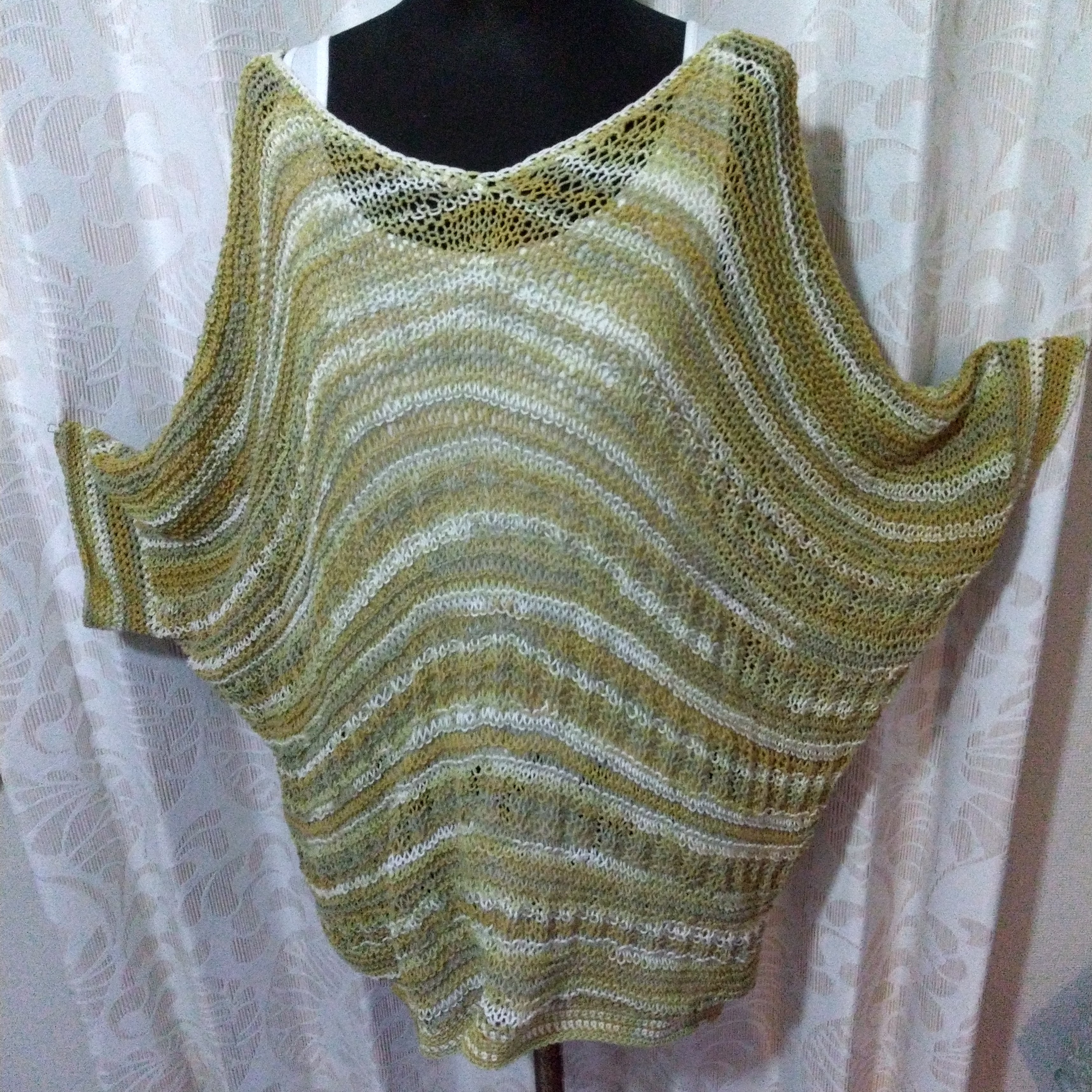 レース仕立てで両面着れる身巾タップリプルオーバー