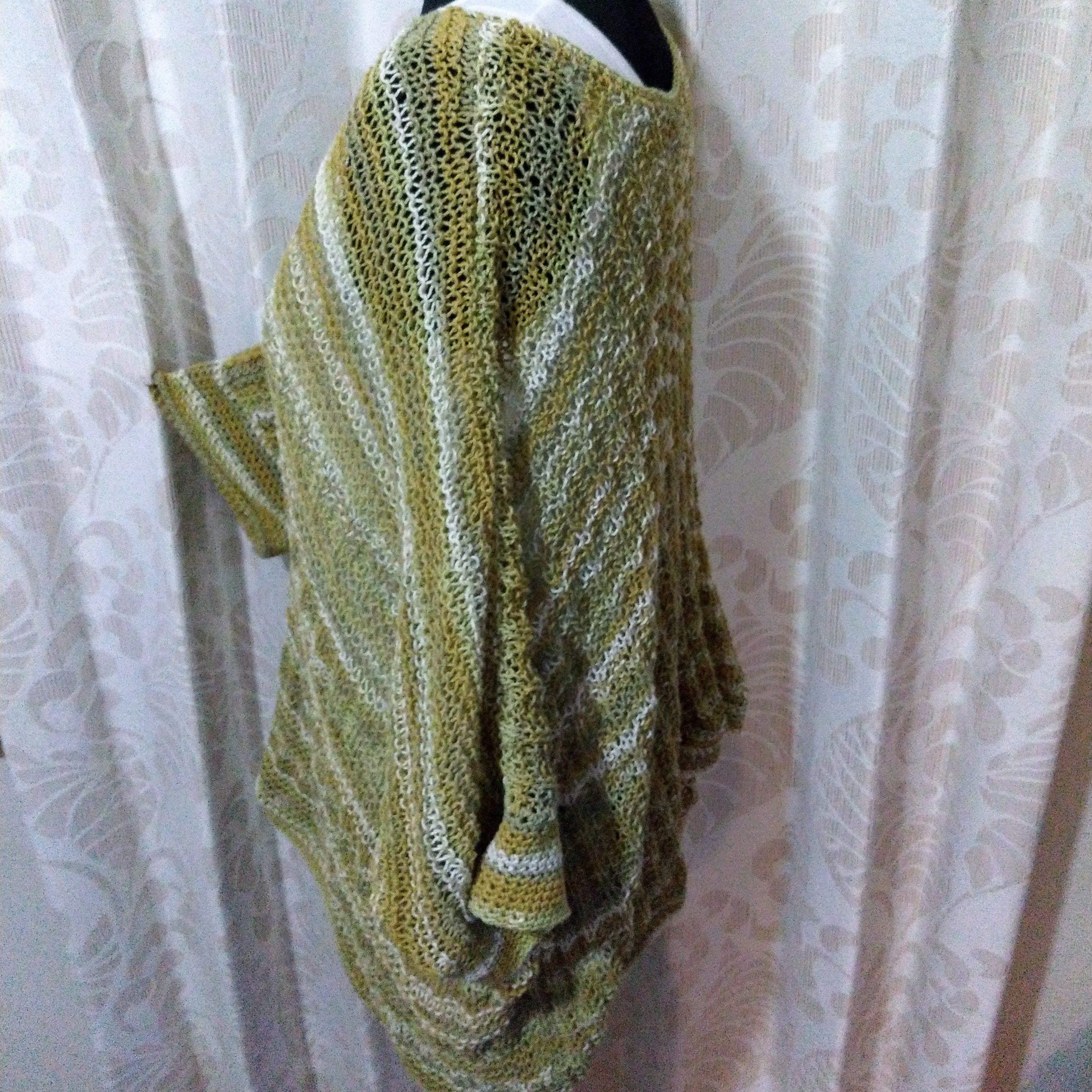 レース仕立てで両面着れる身巾タップリプルオーバー