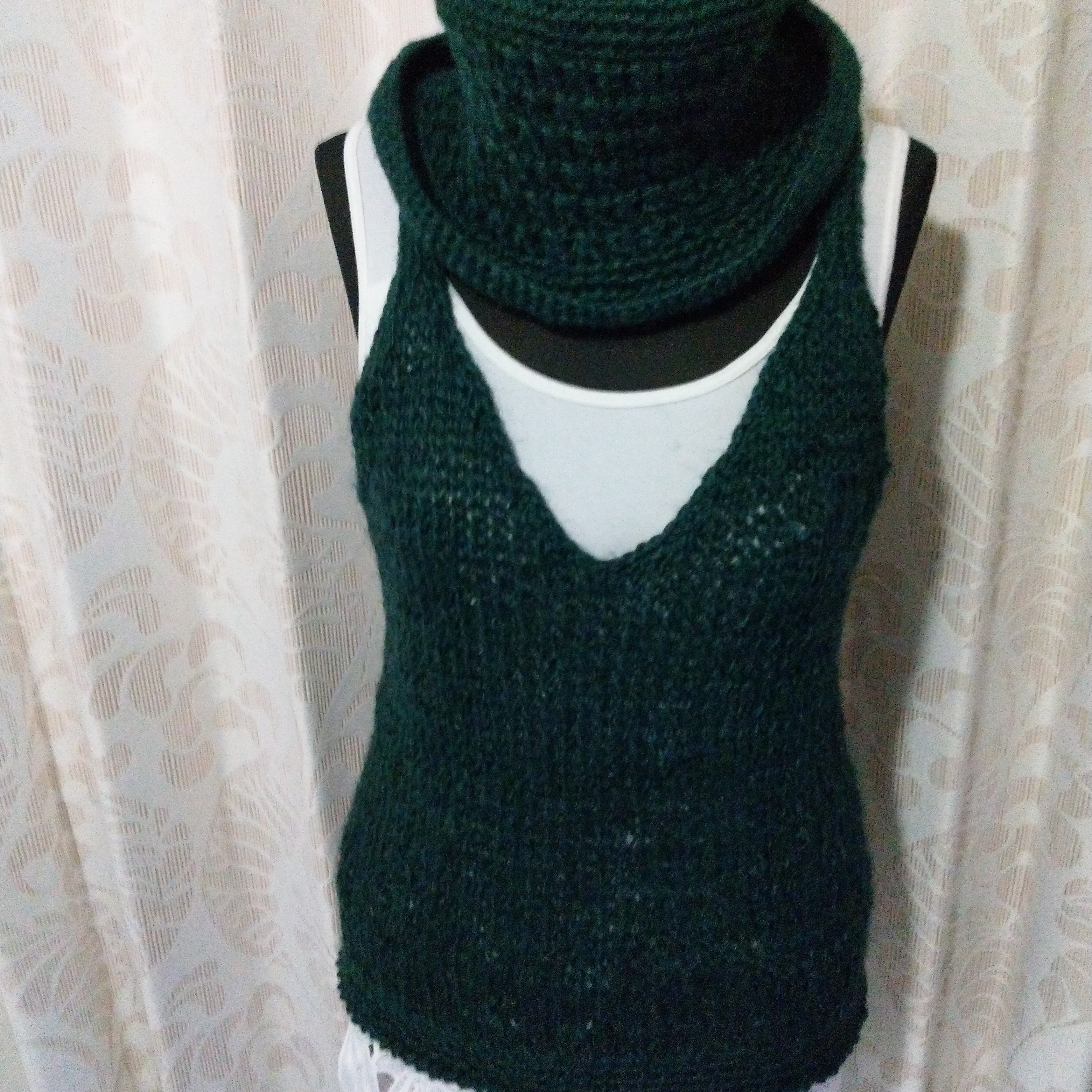 麻素材のハット付きベスト