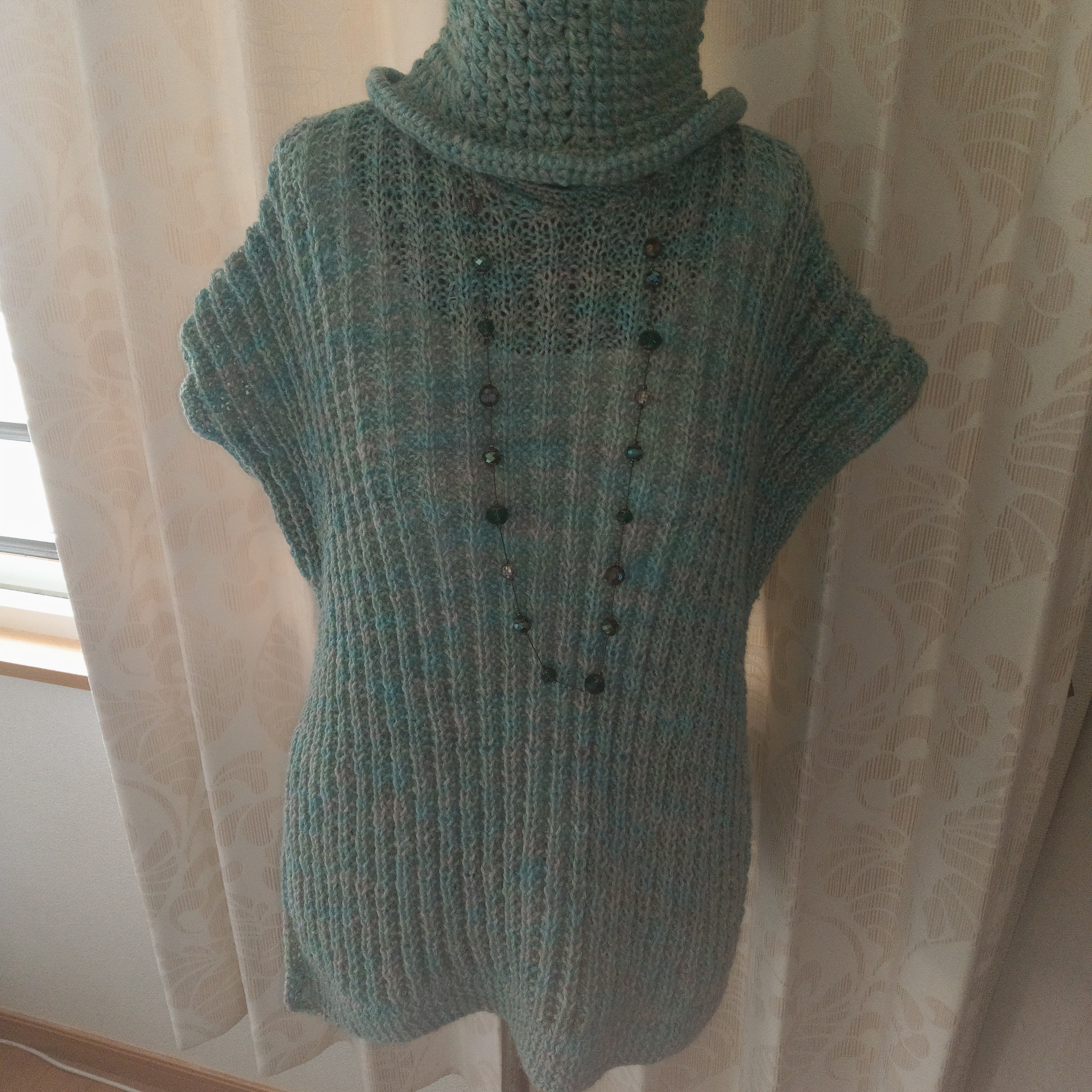 帽子付きトレンディベストのプルオーバー