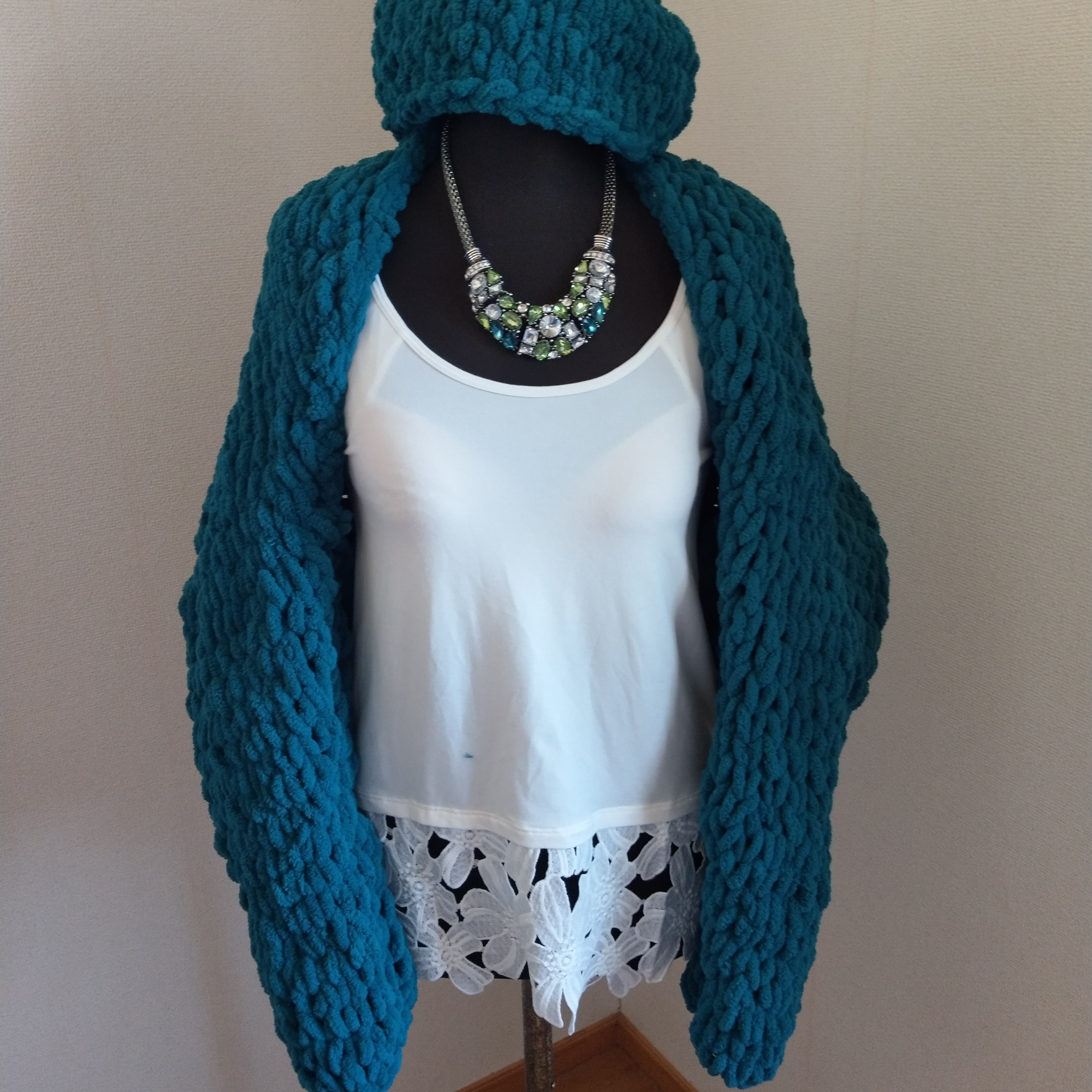 帽子つき袖編みのボレロ