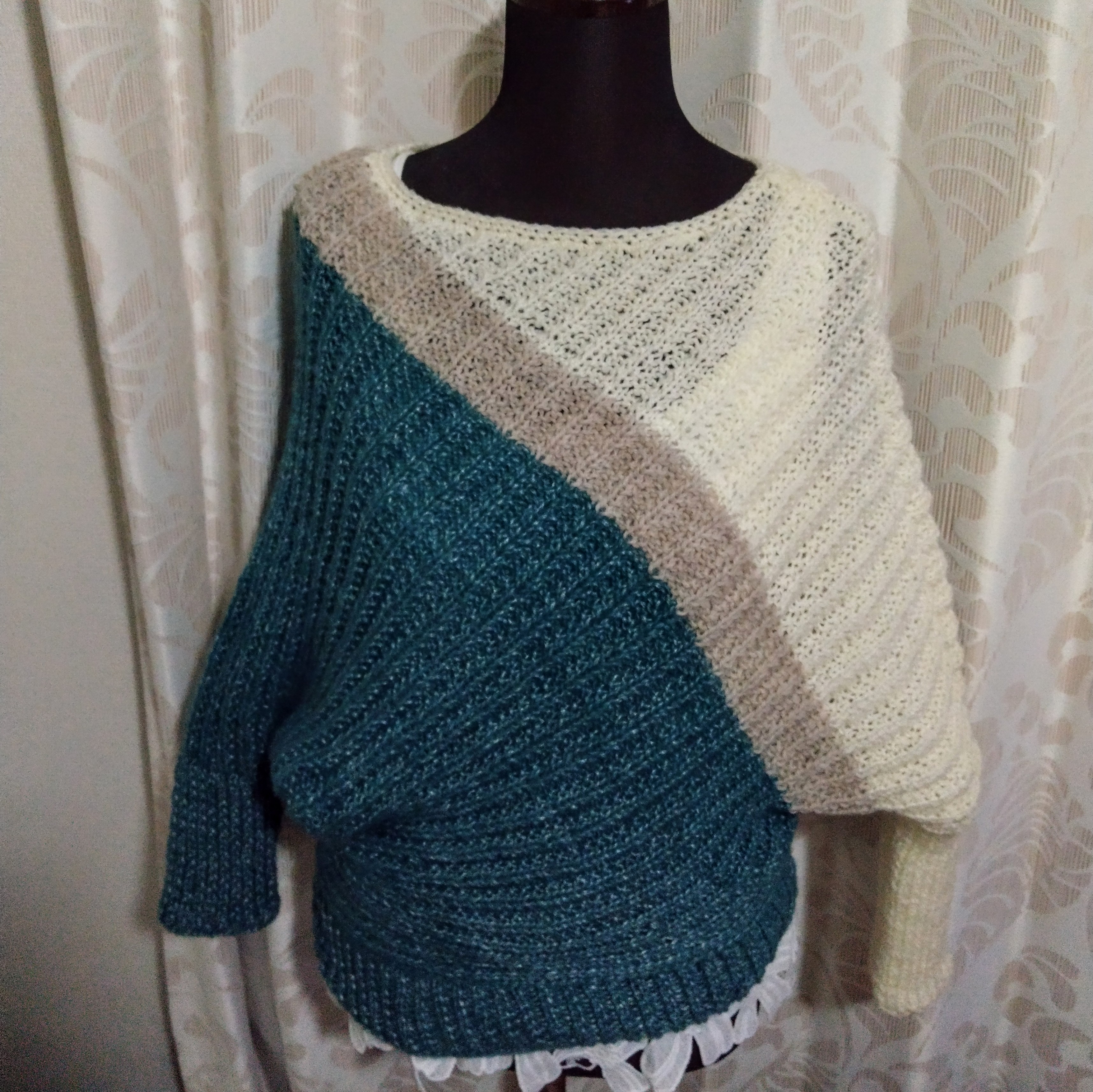 三色使いの菱形編みプルオーバー