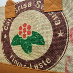 コーヒー 麻袋バッグ　Ｓ　トートバッグ　キャメル色帆布　東ティモール　豆袋をリメイクした麻バッグ 9枚目の画像