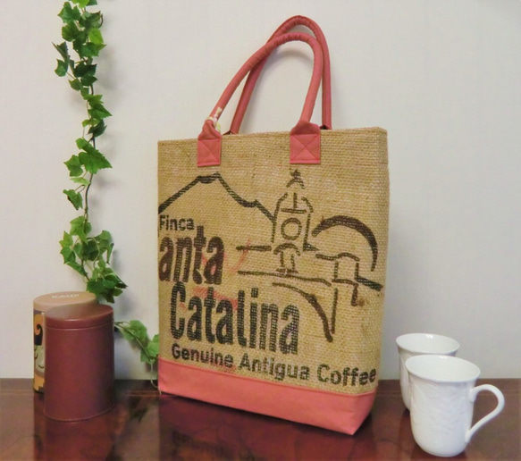 コーヒー 麻袋バッグ　Ｌ　トートバッグ　ピンク帆布　ガテマラ　豆袋をリメイクした麻バッグ 1枚目の画像