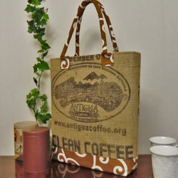 コーヒー 麻袋バッグ　Ｌ　トートバッグ　唐草模様　ガテマラ　豆袋をリメイクした麻バッグ 2枚目の画像