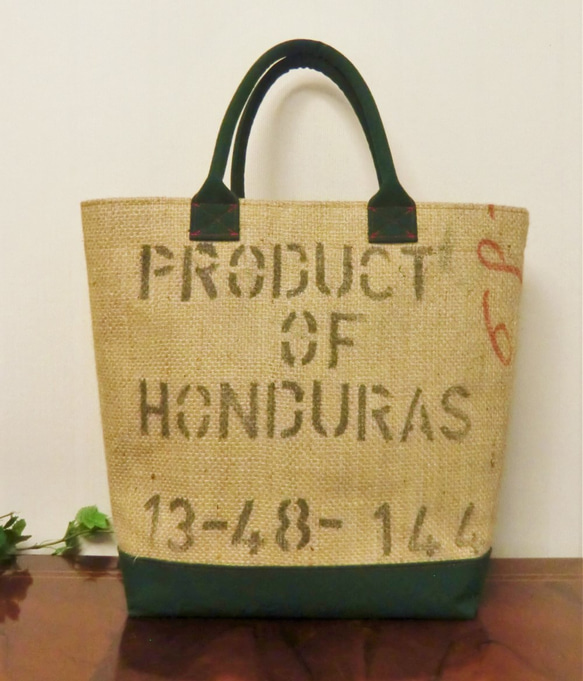 コーヒー 麻袋バッグ　ＬＬ　 大きめトートバッグ 　ホンジュラス　８号ダークグリーン帆布 　豆袋をリメイクした麻バッグ 4枚目の画像