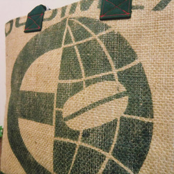 コーヒー 麻袋バッグ　ＬＬ　 大きめトートバッグ 　ホンジュラス　８号ダークグリーン帆布 　豆袋をリメイクした麻バッグ 8枚目の画像