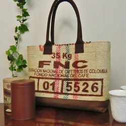 コーヒー 麻袋バッグ　Ｍ　トートバッグ 茶色帆布　コロンビア　豆袋をリメイクした麻バッグ 1枚目の画像