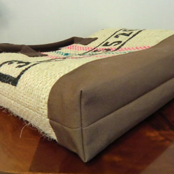 コーヒー 麻袋バッグ　Ｍ　トートバッグ 茶色帆布　コロンビア　豆袋をリメイクした麻バッグ 6枚目の画像
