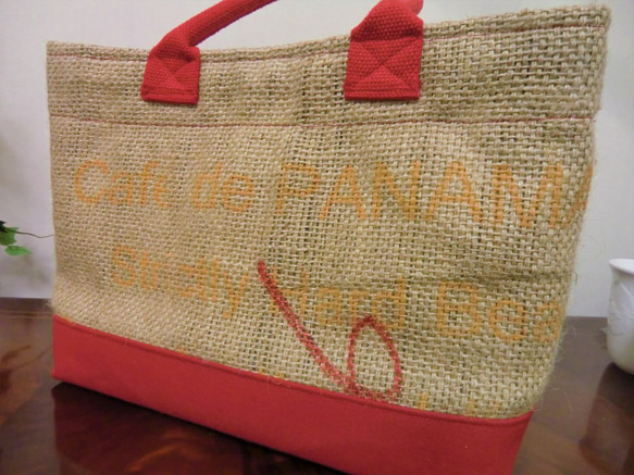 コーヒー 麻袋バッグ　Ｓ　トートバッグ　赤色帆布　パナマ　豆袋をリメイクした麻バッグ 10枚目の画像