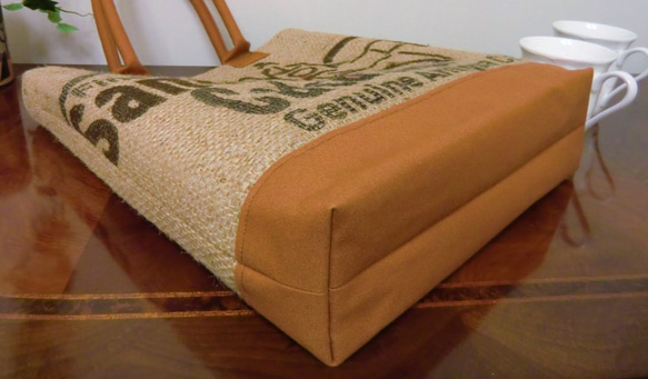 コーヒー 麻袋バッグ　Ｌ　トートバッグ　キャメル色帆布　ガテマラ　豆袋をリメイクした麻バッグ 5枚目の画像