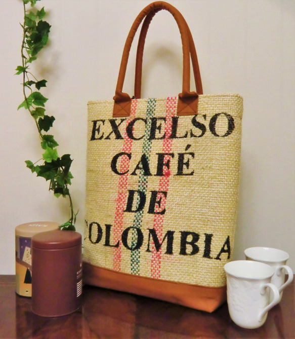 コーヒー 麻袋バッグ　Ｌ　トートバッグ　キャメル色帆布　コロンビア　豆袋をリメイクした麻バッグ 1枚目の画像