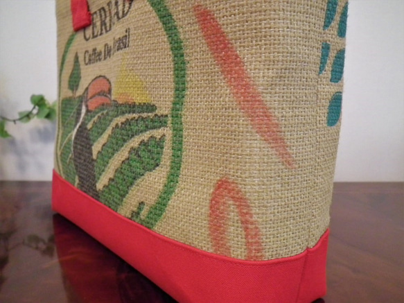 コーヒー 麻袋バッグ　Ｓ　トートバッグ　赤色帆布　ブラジル　豆袋をリメイクした麻バッグ 10枚目の画像