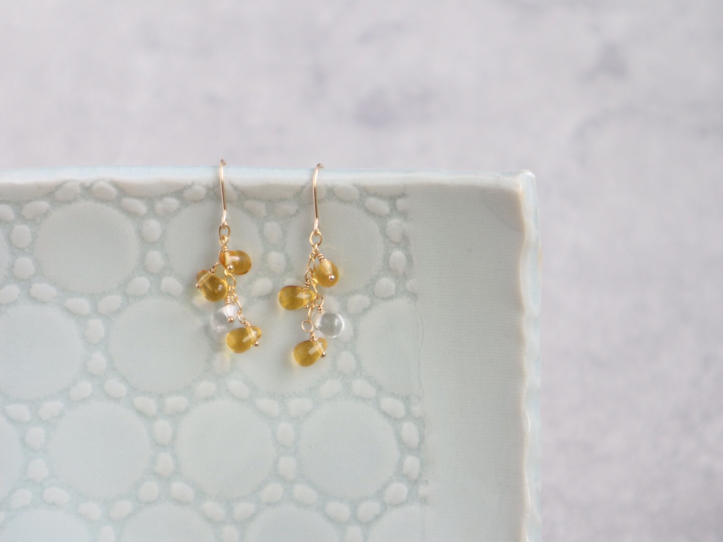 14kgf＊はちみつ＊チェコビーズ のゆらゆらピアス ピアス