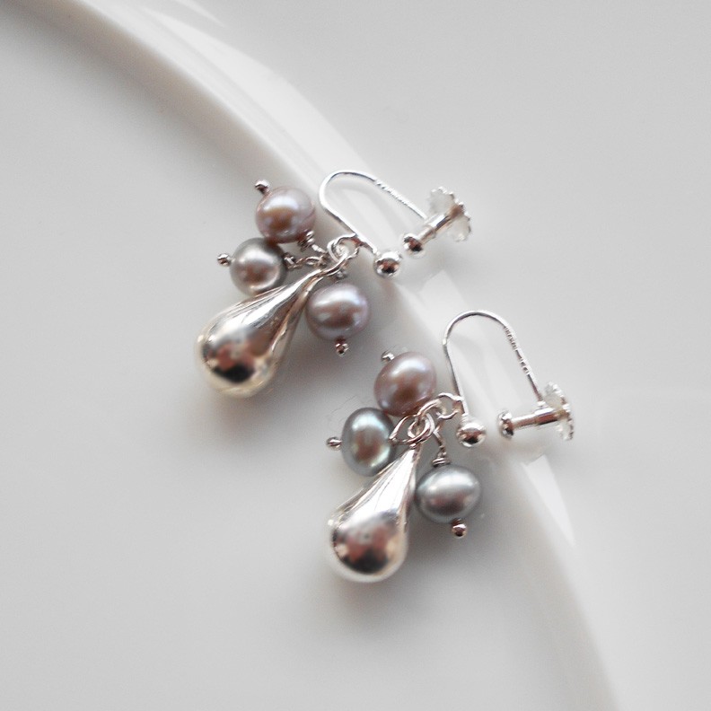 銀の雫とつぶつぶ淡水パールのイヤリング