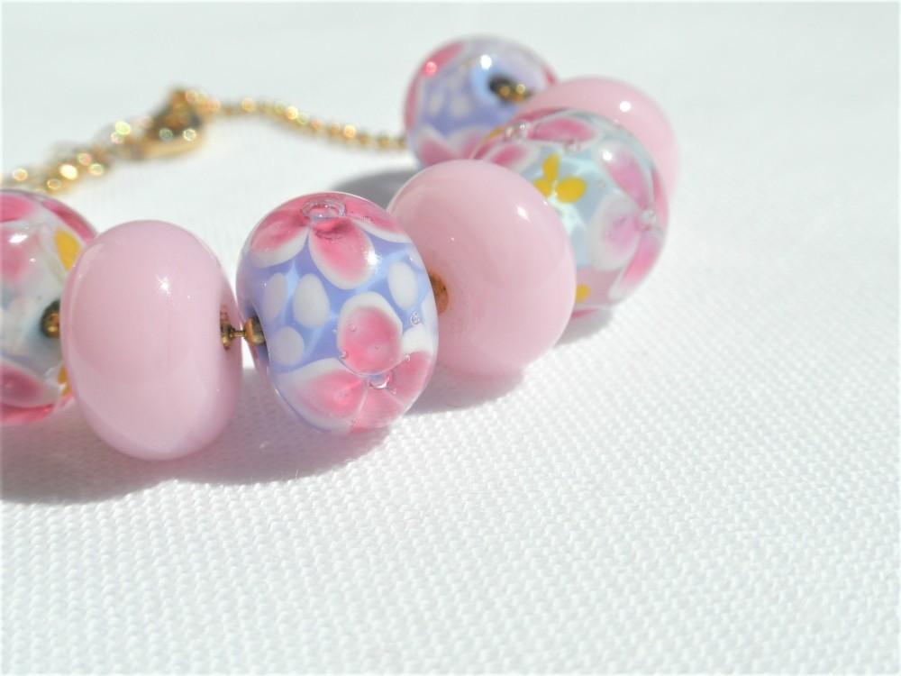 小花のベネチアングラスサックスブルーランプワークビーズ　＜9粒＞ブレスレット　B107