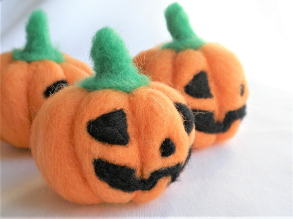 ハロウィン羊毛のかぼちゃのおばけ 1枚目の画像