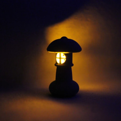 光る小さな石灯籠 LEDで内部から光ります 2枚目の画像