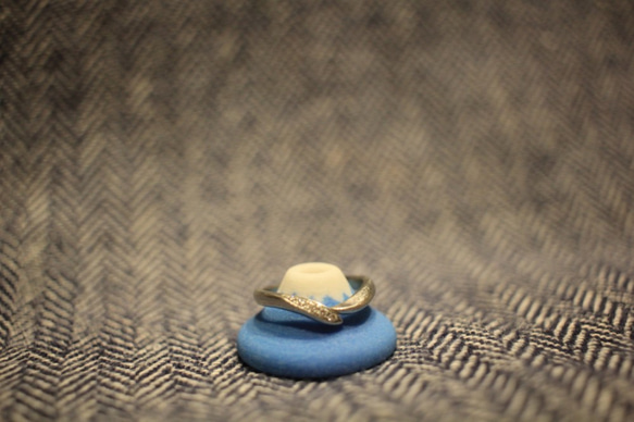 富士山 リングホルダー リングスタンド 指輪置き 置物 石膏製 2枚目の画像