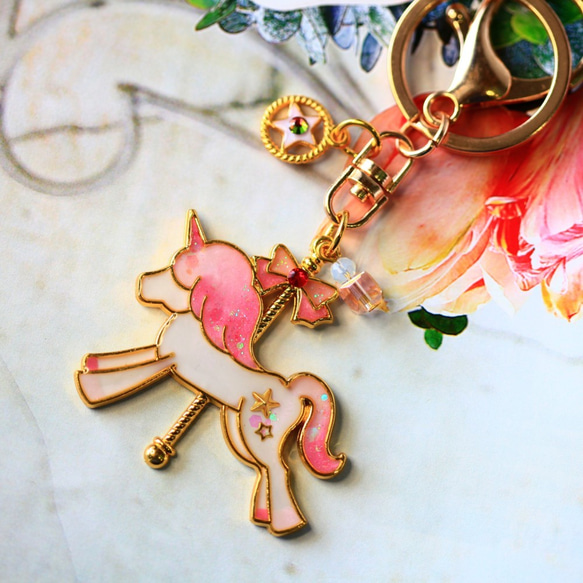 モラいたずらな小さなピンクのトロイの木馬の魅力（女の子のお気に入りの手作りの魅力、キーリング） 1枚目の画像