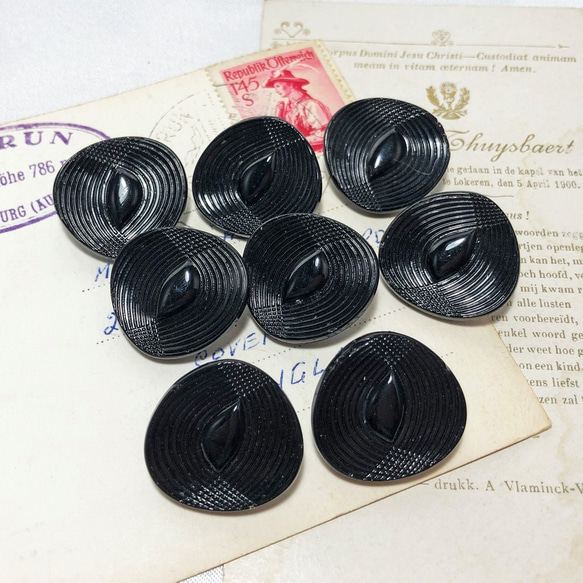 【送料無料】2個 1920～30年代 チェコ製 アンティーク ヴィンテージ ブラックガラス ボタン [EY5796] 8枚目の画像
