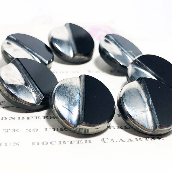【送料無料】7個 チェコ製 アンティーク ヴィンテージ ブラックガラス ボタン [EY5899] 2枚目の画像