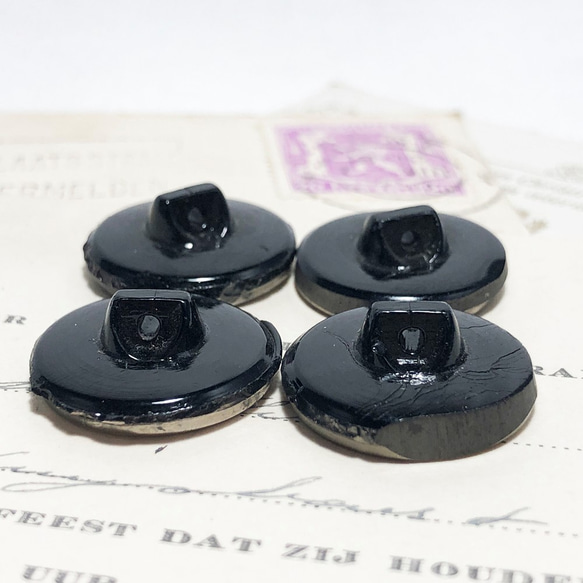 【送料無料】4個 チェコ製 アンティーク ヴィンテージ ガラス  ボタン 素材 パーツ 材料 [EY5910] 6枚目の画像