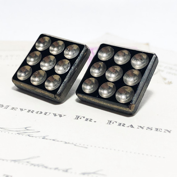 【送料無料】2個 チェコ製 アンティーク ヴィンテージ ブラックガラス  ボタン 素材 パーツ 材料 [EY5920] 2枚目の画像