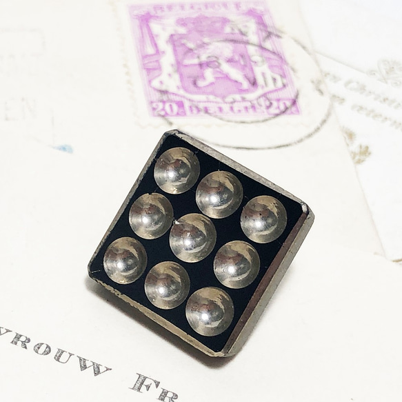【送料無料】チェコ製 アンティーク ヴィンテージ ブラックガラス  ボタン 素材 パーツ 材料 [EY5921] 2枚目の画像