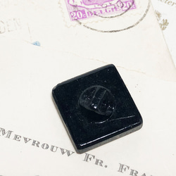 【送料無料】チェコ製 アンティーク ヴィンテージ ブラックガラス  ボタン 素材 パーツ 材料 [EY5921] 4枚目の画像